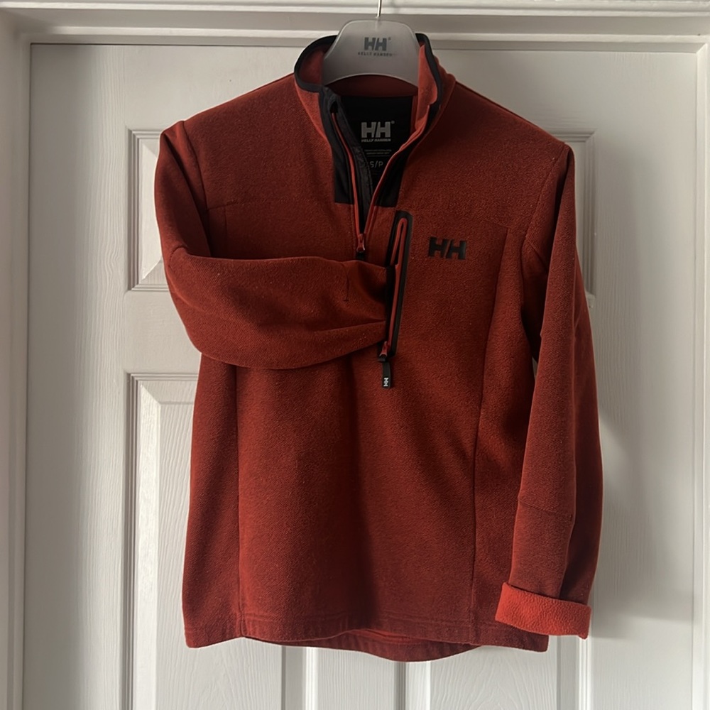 LIKE NEW ——— Helly Hansen 1/2 zip Durable Fleece —- Includes Helly Hansen Hanger